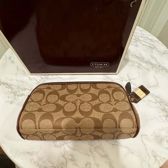 Pre owned Coach Cosmetic Bag - Picture 4 of 6